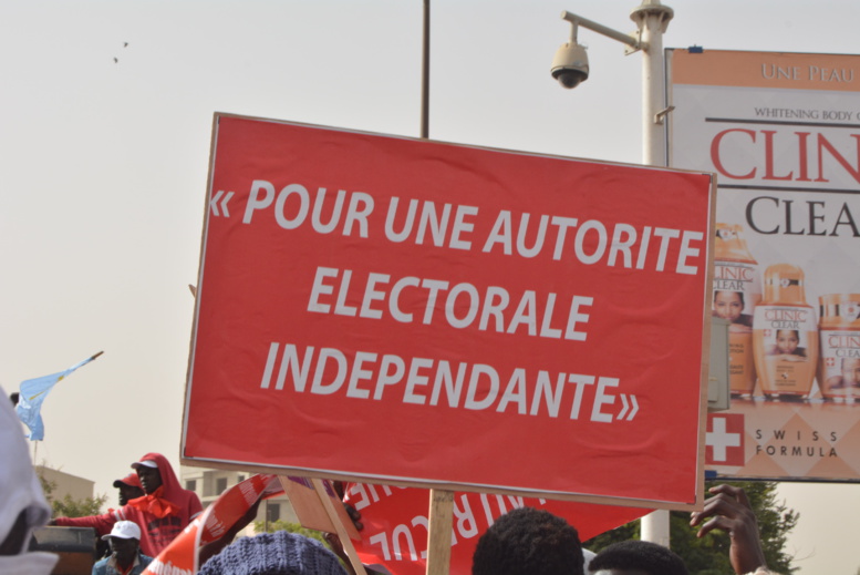 Les premières images de la marche de l'opposition