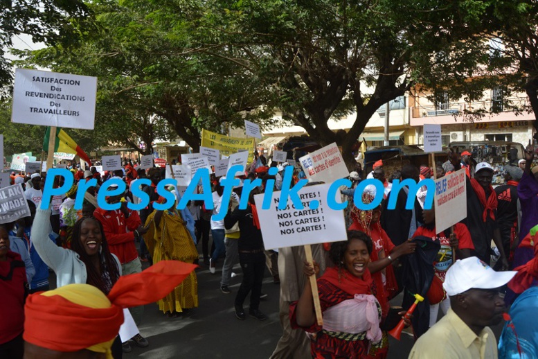 Les premières images de la marche de l'opposition