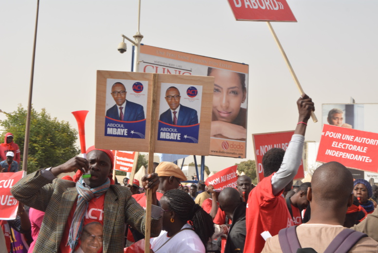 Les premières images de la marche de l'opposition Les premières images de la marche de l'opposition