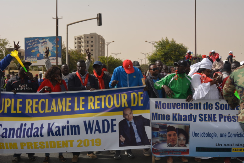 Les premières images de la marche de l'opposition