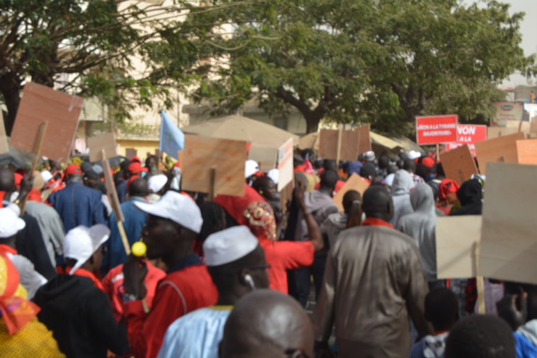 Les premières images de la marche de l'opposition Les premières images de la marche de l'opposition