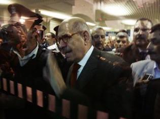 Le Koweit expulse dix-sept Egyptiens pour activité politique.