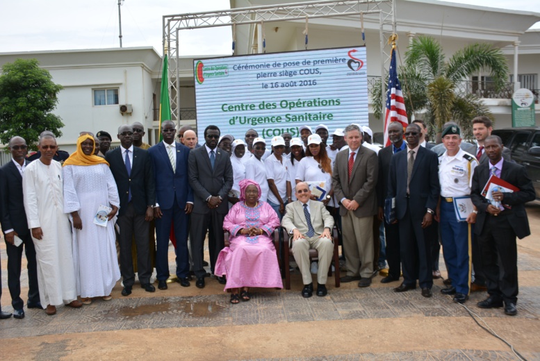 L'ancienne ministre de la Santé Eva Marie Coll seck lors de la pose de la première pierre du COUS L'ancienne ministre de la Santé Eva Marie Coll seck lors de la pose de la première pierre du COUS
