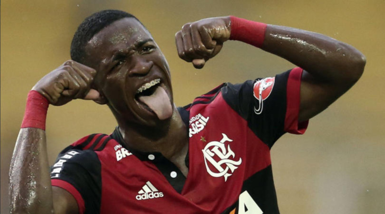 VIDEO : humilié par Vinicius, il se blesse seul VIDEO : humilié par Vinicius, il se blesse seul