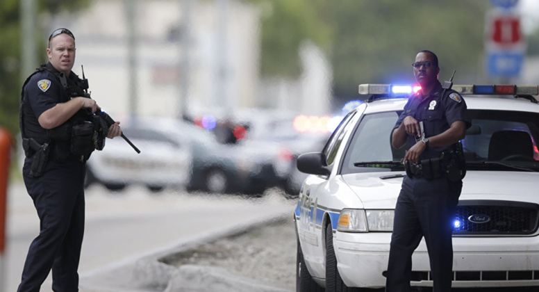 Etats-Unis: le gouverneur de Floride veut un policier dans chaque école publique Etats-Unis: le gouverneur de Floride veut un policier dans chaque école publique