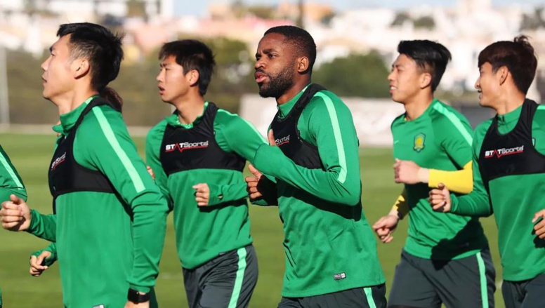 Officiel ! Cédric Bakambu footballeur africain le plus cher de l’histoire