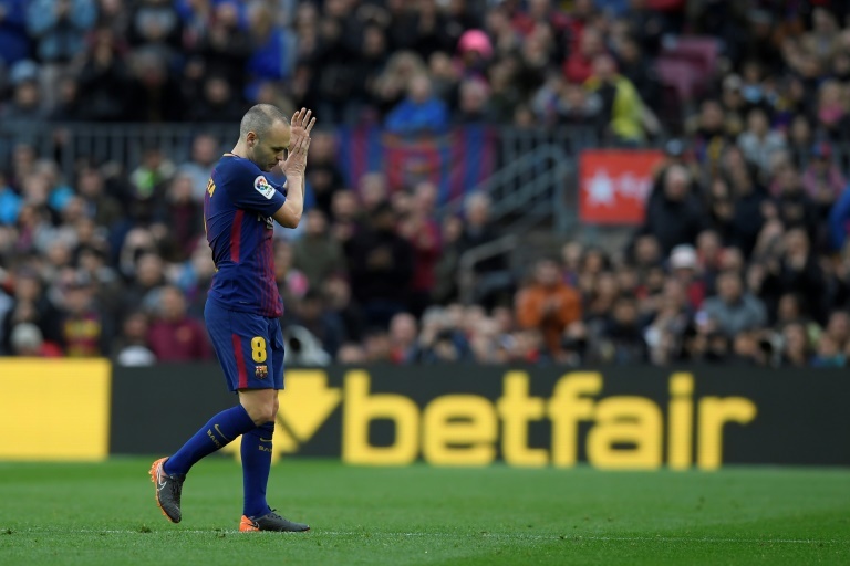 Iniesta sort blessé : 3 semaines d'absence selon la presse
