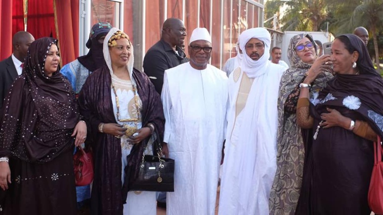 Audience: La Tribu Kel Ansar et alliés chez IBK pour lui apporter leur soutien et lui renouveler leur confiance dans sa vision Audience: La Tribu Kel Ansar et alliés chez IBK pour lui apporter leur soutien et lui renouveler leur confiance dans sa vision