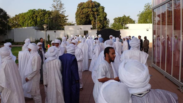 Audience: La Tribu Kel Ansar et alliés chez IBK pour lui apporter leur soutien et lui renouveler leur confiance dans sa vision Audience: La Tribu Kel Ansar et alliés chez IBK pour lui apporter leur soutien et lui renouveler leur confiance dans sa vision