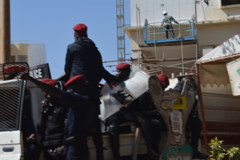 Sit-in devant le ministère de l’Intérieur : L'opposition peine à arriver à la Place Washington bien quadrillée Sit-in devant le ministère de l’Intérieur : L'opposition peine à arriver à la Place Washington bien quadrillée