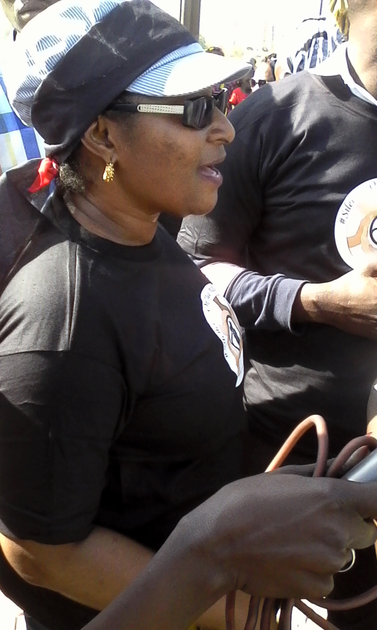 Marche du collectif « Silence on tue nos enfants » : les cris de cœurs de Miriame Diokhe Marche du collectif « Silence on tue nos enfants » : les cris de cœurs de Miriame Diokhe