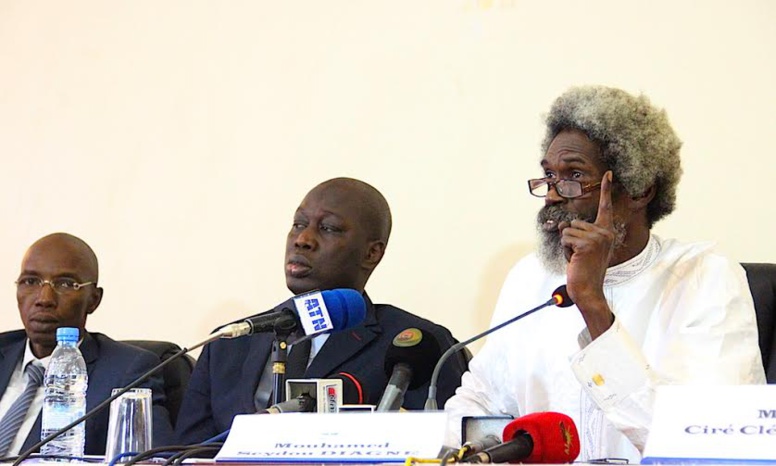 Verdict du tribunal de Paris : les avocats de Karim Wade crient victoire et demandent à l'Etat de... Verdict du tribunal de Paris : les avocats de Karim Wade crient victoire et demandent à l'Etat de...