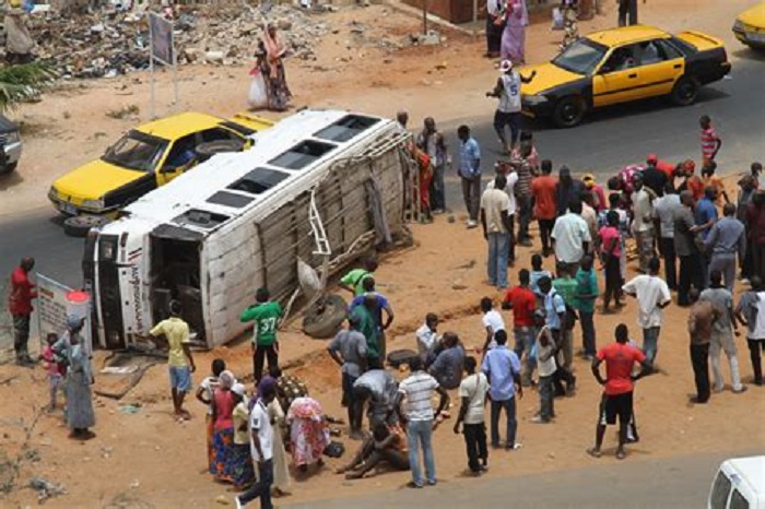 Urgent : le bilan de l'accident de Ndioudiouf passe à un mort et 21 blessés