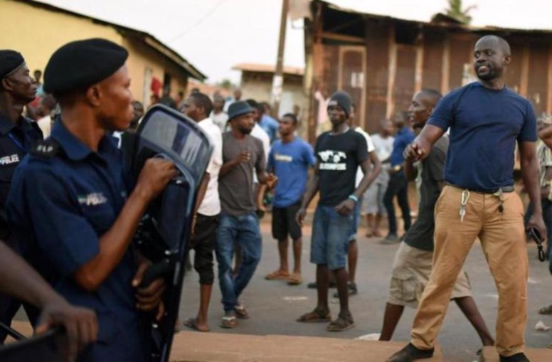 Sierra Leone: regain de tensions avant le second tour de la présidentielle Sierra Leone: regain de tensions avant le second tour de la présidentielle