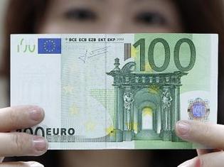 Economie: L'euro au plus bas depuis 4 ans