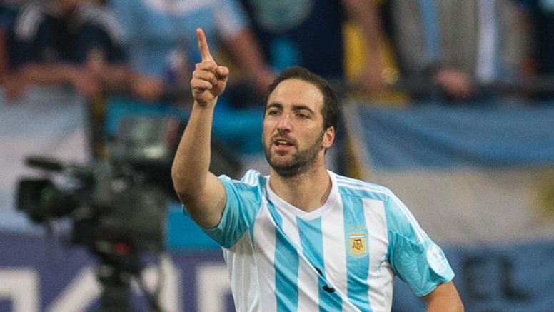 En 2016, Higuain a failli arrêter le football pour s'occuper de sa maman En 2016, Higuain a failli arrêter le football pour s'occuper de sa maman