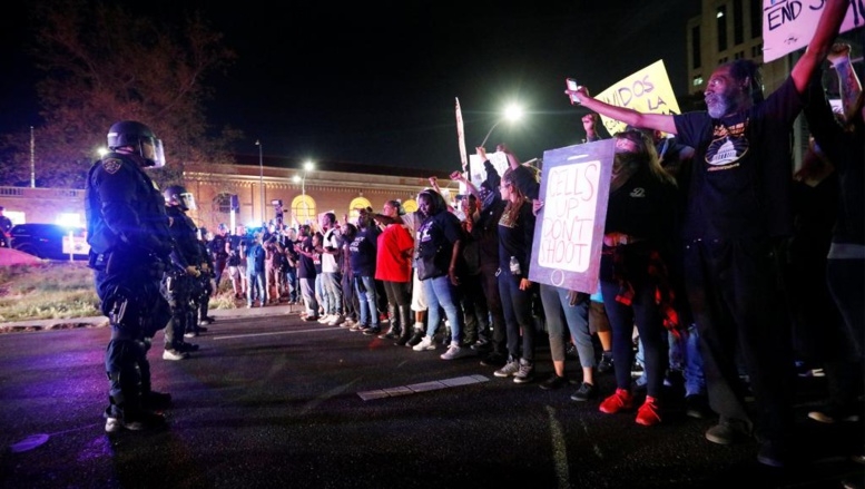 Etats-Unis: manifestation après l'autopsie d'un Noir abattu par la police Etats-Unis: manifestation après l'autopsie d'un Noir abattu par la police