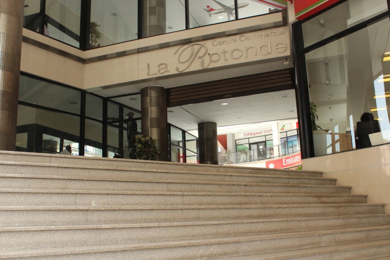 La vice-présidente de l'Assemblée nationale Awa Gueye reconnait la dette et promet de payer La vice-présidente de l'Assemblée nationale Awa Gueye reconnait la dette et promet de payer