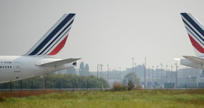 Air France : plusieurs syndicats acceptent de négocier, sans lever les préavis de grève Air France : plusieurs syndicats acceptent de négocier, sans lever les préavis de grève