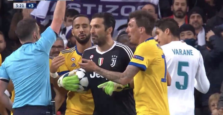 Juventus : En colère après le premier carton rouge de sa carrière, Buffon se déverse sur l’arbitre Juventus : En colère après le premier carton rouge de sa carrière, Buffon se déverse sur l’arbitre