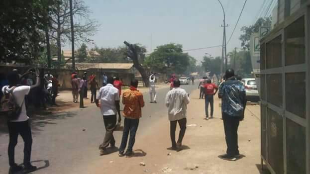 Les images du rassemblement du G6 réprimé par la police à Ziguinchor
