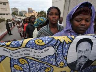 Le président gabonais Ali Bongo rend hommage à son père et appelle à l'unité du pays