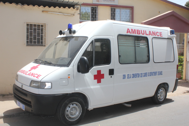 Bakel : les cadres dotent le centre de santé d'une ambulance et appellent les gouvernants à aider les populations Bakel : les cadres dotent le centre de santé d'une ambulance et appellent les gouvernants à aider les populations