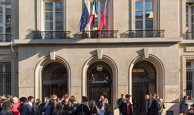 France: l'accès principal à Sciences Po Paris bloqué