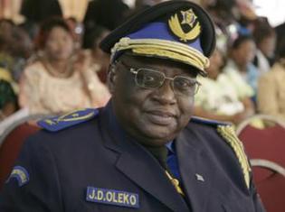 Enquête sur la mort de Chebeya : le chef de la police de Kinshasa assigné à résidence