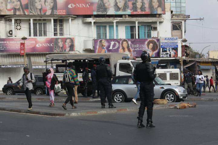 Suivez en direct les émeutes liés au vote de la loi sur le parrainage, Idy, Gackou, Thierno Bocoum et Kilifeu interpellés