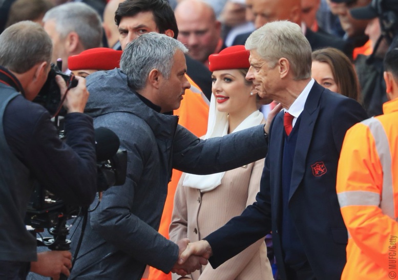 Mourinho réagit au départ de Wenger : "je suis vraiment content pour lui" Mourinho réagit au départ de Wenger : "je suis vraiment content pour lui"