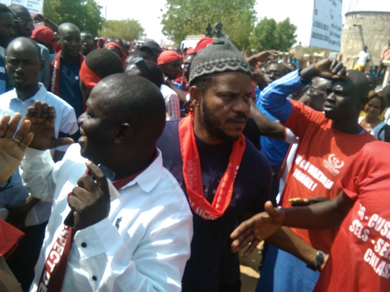 Diourbel : Kilifeu et Thiaat de "Y'en a Marre" à la marche nationale des enseignants Diourbel : Kilifeu et Thiaat de "Y'en a Marre" à la marche nationale des enseignants