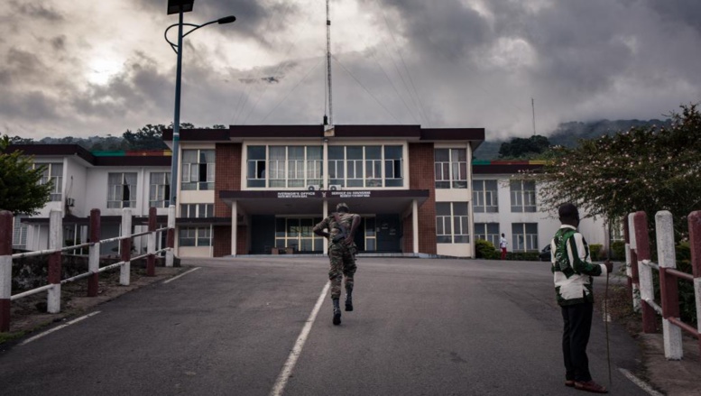 Crise au Cameroun anglophone: un général de l’armée limogé