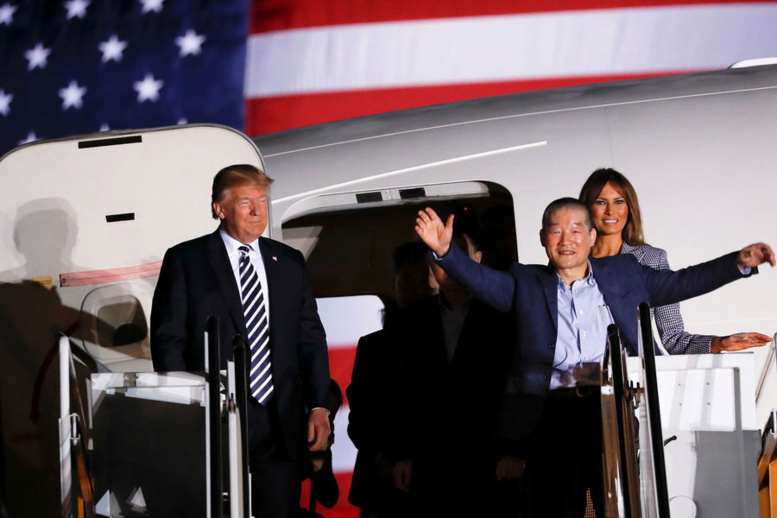 Donald Trump accueille les trois Américains libérés par Pyongyang Donald Trump accueille les trois Américains libérés par Pyongyang