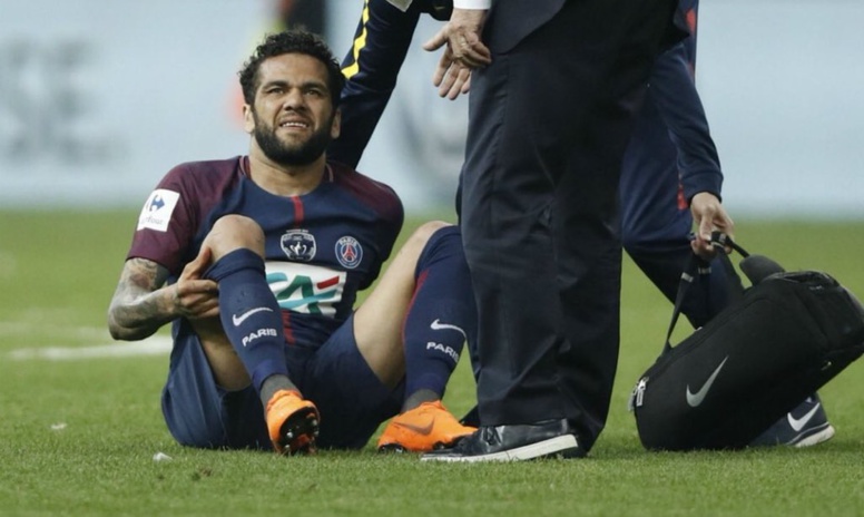 Dani Alves forfait pour le Mondial Dani Alves forfait pour le Mondial