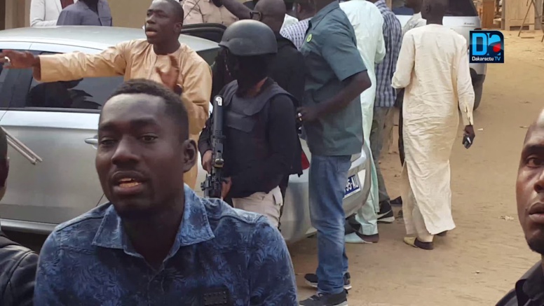 Arrestation du capitaine Dieye devant les locaux de Dakar Actu : stop, y'en a marre !!!