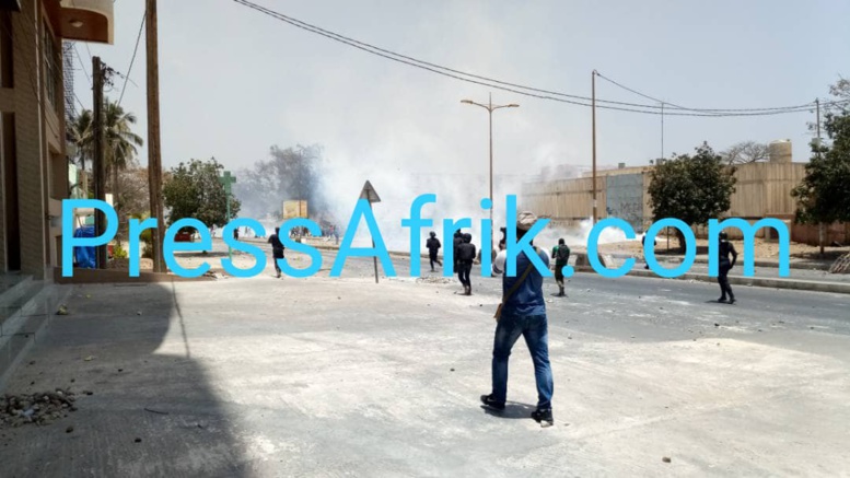 Les Images des violents affrontements à l'UCAD ce mercredi Les Images des violents affrontements à l'UCAD ce mercredi