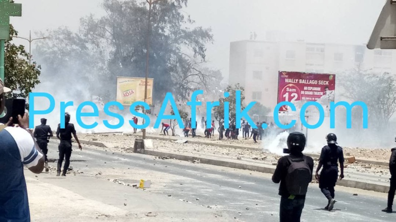Les Images des violents affrontements à l'UCAD ce mercredi