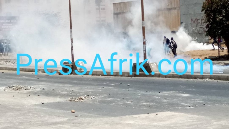 Les Images des violents affrontements à l'UCAD ce mercredi