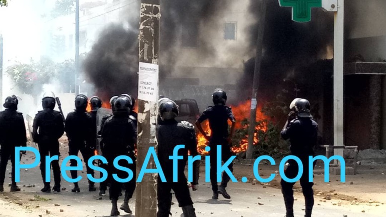 Les Images des violents affrontements à l'UCAD ce mercredi