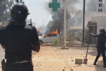 UCAD - Un véhicule L2O0 brûle dangereusement près d'un poteau électrique UCAD - Un véhicule L2O0 brûle dangereusement près d'un poteau électrique