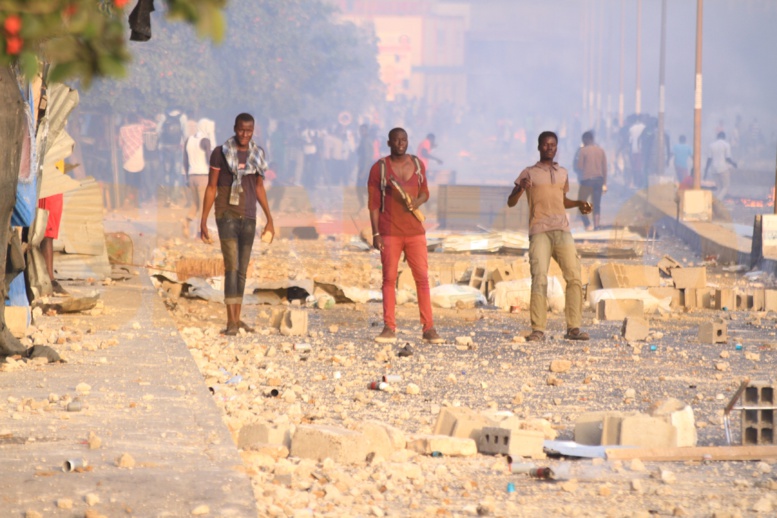 Fann : L'étudiant Mamadou Sow lutte seul contre la mort après avoir reçu une grenade lacrymogène au visage Fann : L'étudiant Mamadou Sow lutte seul contre la mort après avoir reçu une grenade lacrymogène au visage