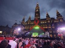 Prévention et financement au cœur du 18e sommet mondial sur le sida