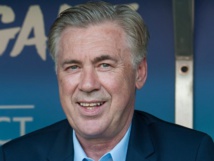 Ancelotti continue de discuter avec Naples alors que Sarri est ciblé par Chelsea Ancelotti continue de discuter avec Naples alors que Sarri est ciblé par Chelsea
