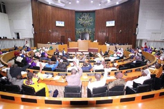 Pétrole et gaz du Sénégal : l’Assemblée donne carte blanche à Macky Sall pour...