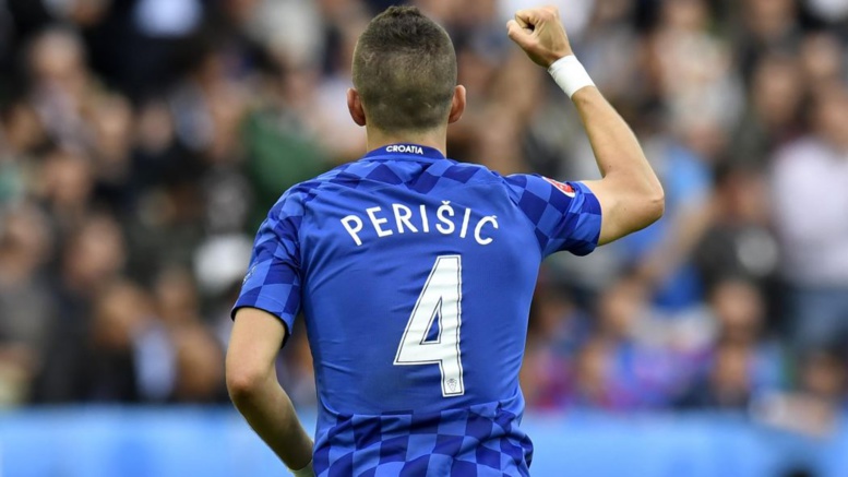 Perisic égalise sur coup franc pour la Croatie (1-1)