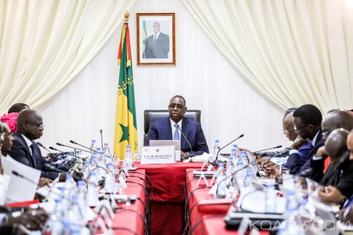 Macky Sall avance le Conseil des ministres de deux jours