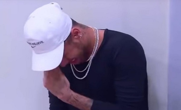 Vidéo: Neymar fond en larmes en revisitant la maison de son enfance