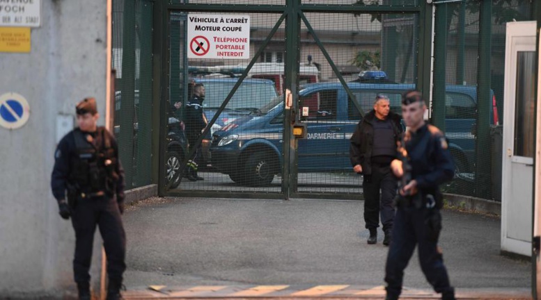 ​France : un détenu prend en otage une surveillante dans une prison