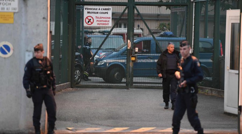France : un détenu prend en otage une surveillante dans une prison France : un détenu prend en otage une surveillante dans une prison